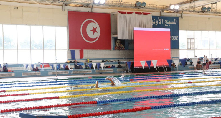 وزارة الرياضة تجري تحقيقا بشأن واقعة حجب العلم الوطني في مسبح رادس