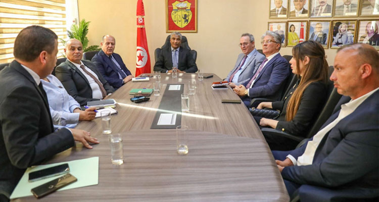 الوزير دقيش يستقبل أعضاء الهيئتين  المديرتين للاتحاد المنستيري والنادي الصفاقسي