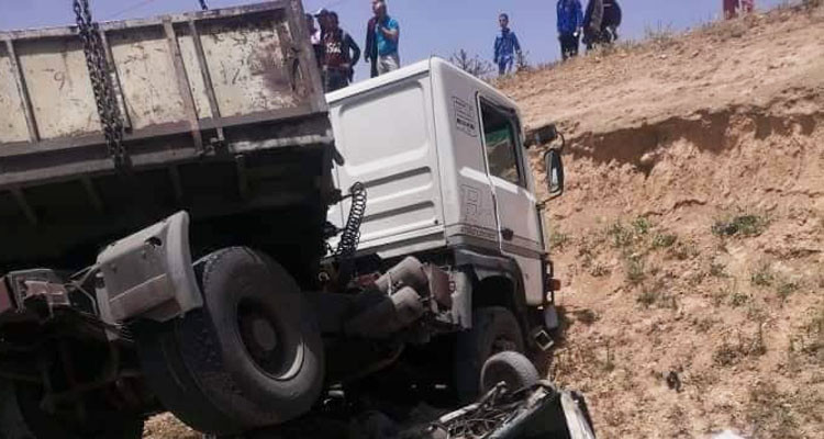وفاة سائق شاحنة في حادث تصادم مع حافلة تابعة لشركة ''القوافل'' 