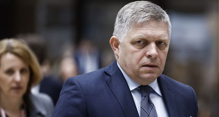 رئيس الحكومة السلوفاكي ينقل إلى المستشفى بعد إصابته بعدة طلقات نارية