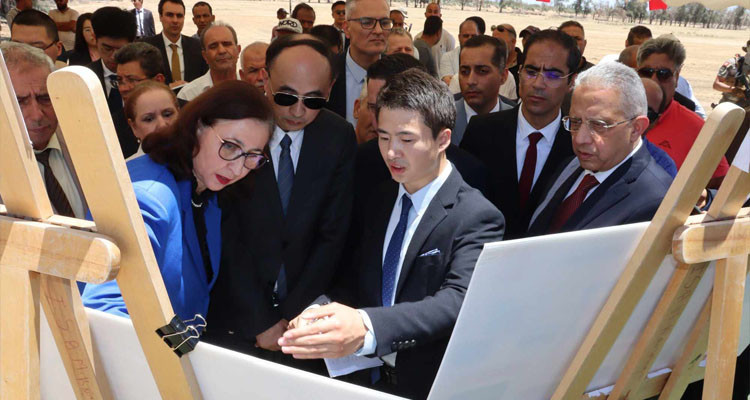 وزيرة التجهيز تعاين رفقة وفد صيني موقع إنشاء المدينة الطبية بالقيروان