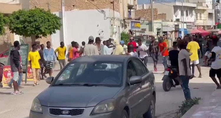 جرجيس: إجلاء عشرات المهاجرين الأفارقة استوطـ[ن]وا بناية غارقة في الأوساخ
