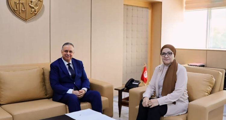 وزيرة العدل تطلع على نتائج الاختبارات الكتابية لعدول الإشهاد 