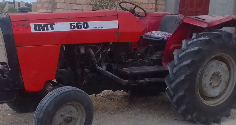 سائق جرار يدهس ابنه ذي الخمس سنوات ويرديه قـ‘تيلا على عين المكان