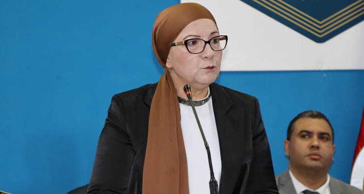 وزيرة العدل تعزل أحد عدول التنفيذ لإخلاله بواجبات وشرف المهنة