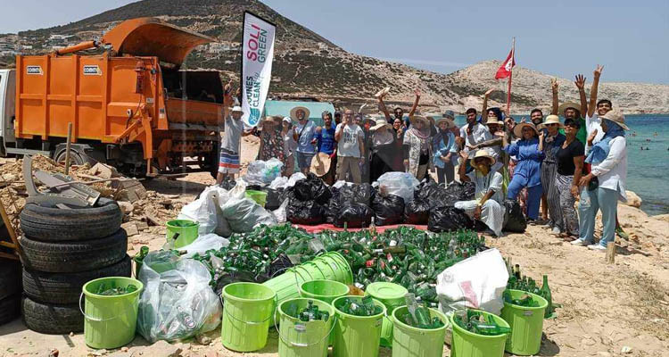 بنزرت: للأسبوع الثاني على التوالي القيام بحملة نظافة مكثفة بشاطئ الصخور