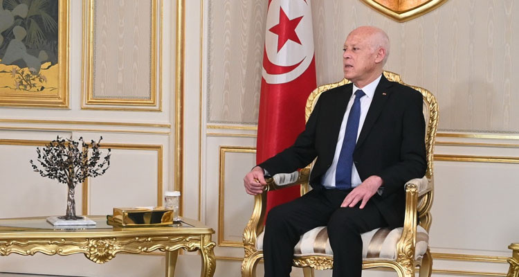 رئيس الدولة يصدر أمرا بالترفيع في الأجور الدنيا غير الفلاحية 