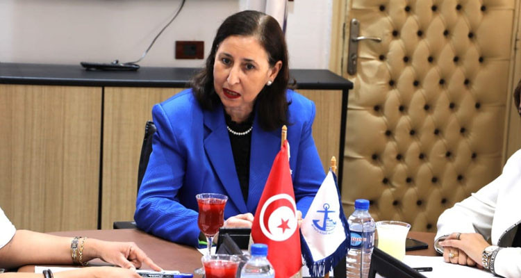 وزيرة النقل بالنيابة تنهي مهام رئيسة برنامج القيادة المساندة