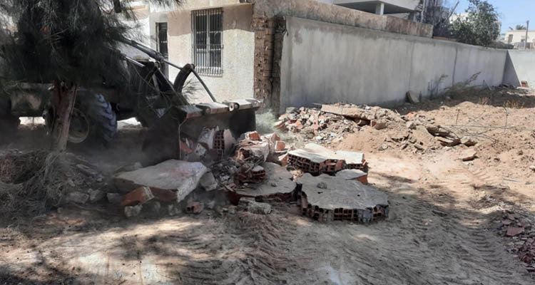 بعد 12 عاما من الانتظار: بلدية صفاقس تهدم سورا يعيق تنقل المواطنين