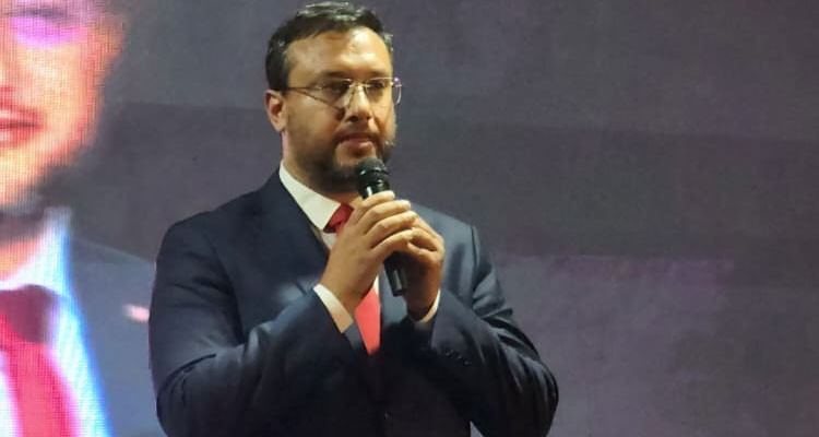 نزار الشعري ينسحب من الانتخابات الرئاسية ويقاضي وزير الداخلية