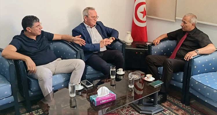 والي صفاقس بالنيابة يستقبل رئيس النادي الصفاقسي ونائبه 