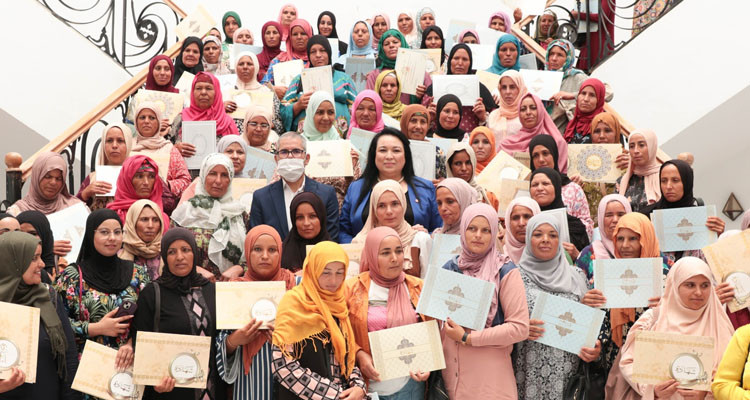وزيرة المرأة تسلم بسيدي بوزيد موارد رزق لفائدة 85 منتفعة