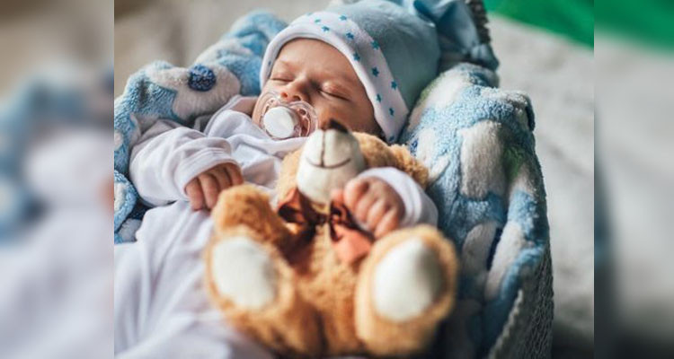 الترفيع في عطلة الأمومة إلى ثلاثة أشهر خالصة الاجر 