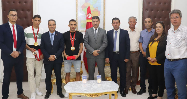 والي جندوبة يكرّم البطلين الباراأولمبيين أمان الله التيساوي ووجدي البوكحيلي