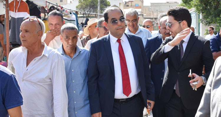 والي تونس يقرر تحويل مستودع النظافة بالوردية إلى سوق للملابس القديمة 