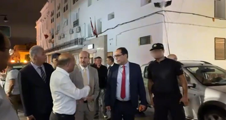 والي تونس يجري زيارة ليلية غير معلنة إلى وسط العاصمة (فيديو) 