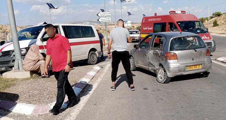 ستة مصابين في حادث تصادم سيارة ''لواج'' بأخرى جزائرية