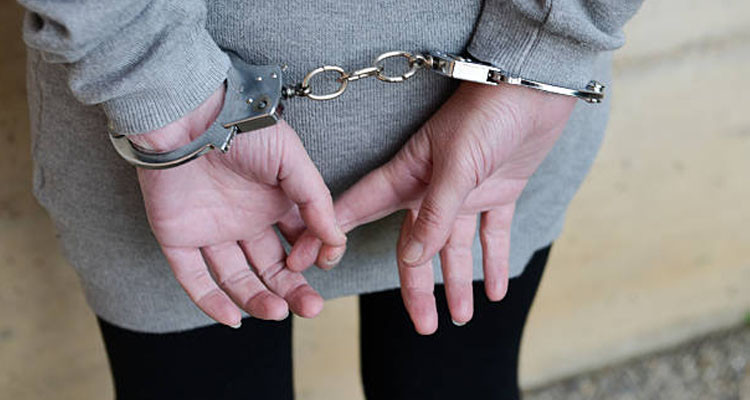 بنزرت: القبض على خمسينية عليها أحكام بالسجن لثلاثة قرون 