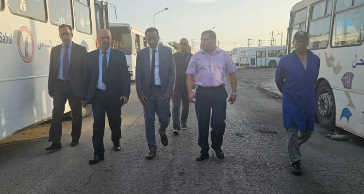 وزير النقل يدعو إلى التسريع في عمليات إصلاح حافلات شركة الساحل