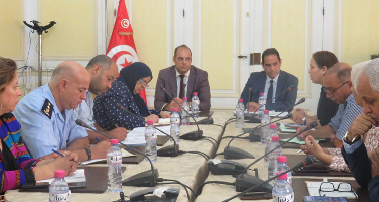 والي تونس يتابع عمل فرق مكافحة الانتصاب الفوضوي ومراقبة الأسواق
