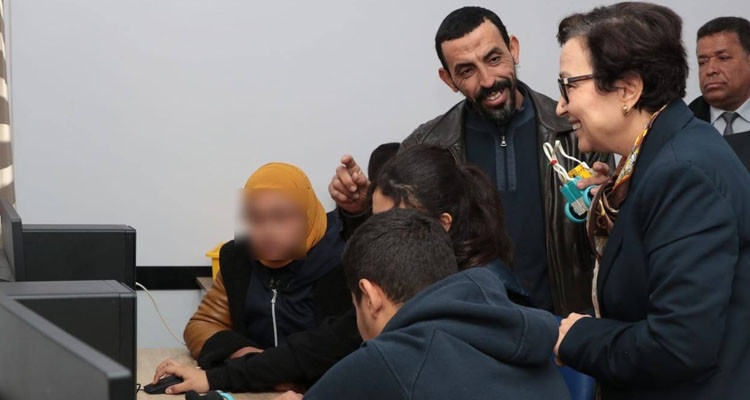 وزيرة المرأة تمنح سجينات حربوب تجهيزات من أجل تأهيلهن للحياة الاقتصادية