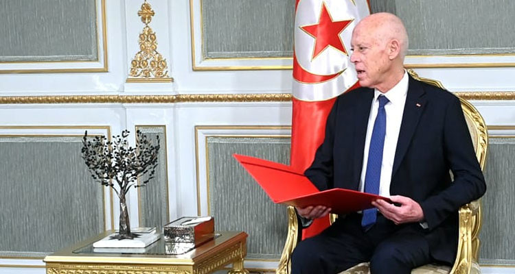 رئيس الدولة ينهي مهام مكلفتين بمهمة بديوان وزير الصحة 