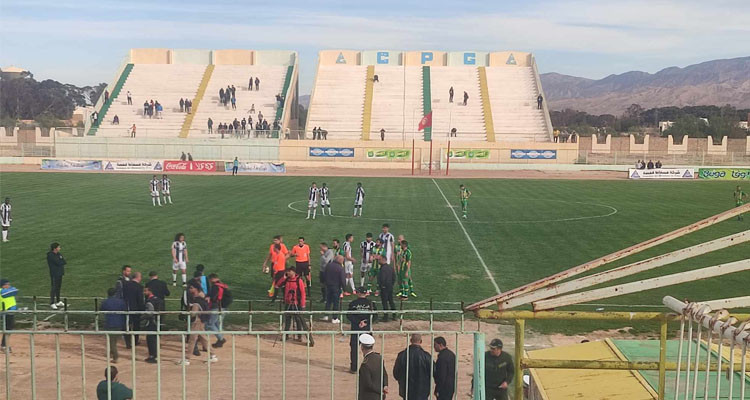 الحكم هيثم القصعي يوقف مباراة قوافل قفصة والنادي الصفاقسي قبل أوانها