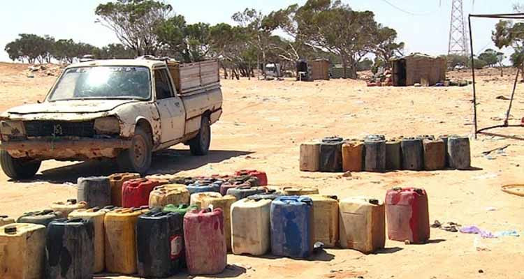 اشتعال سيارة محملة بالبنزين المهرب وثلاثة محلات عشوائية لبيع المحروقات
