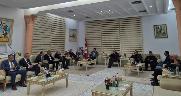 والي صفاقس يستقبل عددا من الرؤساء القدامى للنادي الرياضي الصفاقسي