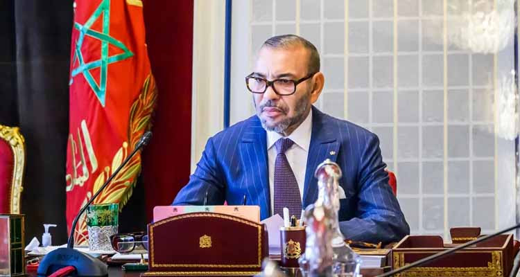 وزارة القصور والتشريفات والأوسمة: الملك  لا يمكنه الوقوف أو الجلوس مطولا 