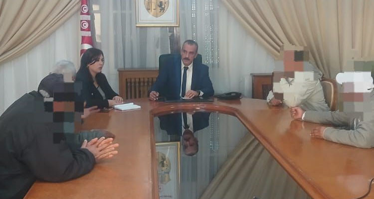 والي أريانة يتدخل بالصلح بين إدارة وعمال الشركة التعاونية المركزية للبذور و
