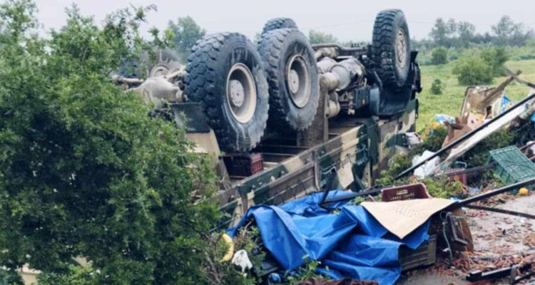 إصابة أكثر من  15 جنديا في حادث انقلاب شاحنتهم العسكرية 