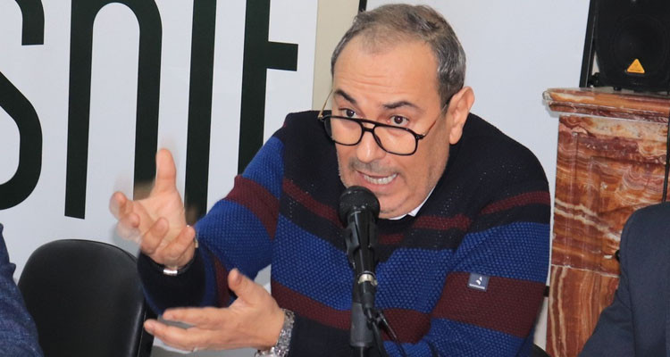 نقابة الصحفيين تندد بقيام جمهور ناد معين بالتهجم على الإعلامي معز بن غربية 