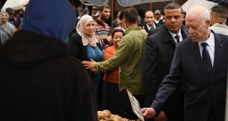 رئيس الدولة يزور الأحياء الغربية للعاصمة ويطلع على مشاغل المتساكنين