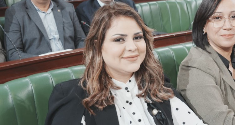 النائبة سيرين مرابط تتوعد جامعة كرة القدم: أحكامكم لن تمر مرور الكرام 