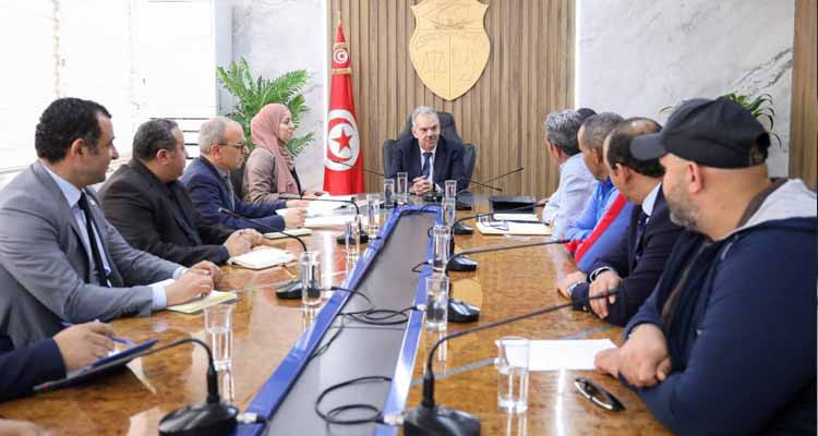 وزير الشباب والرياضة يتخذ جملة من القرارات لفائدة شباب المزونة 