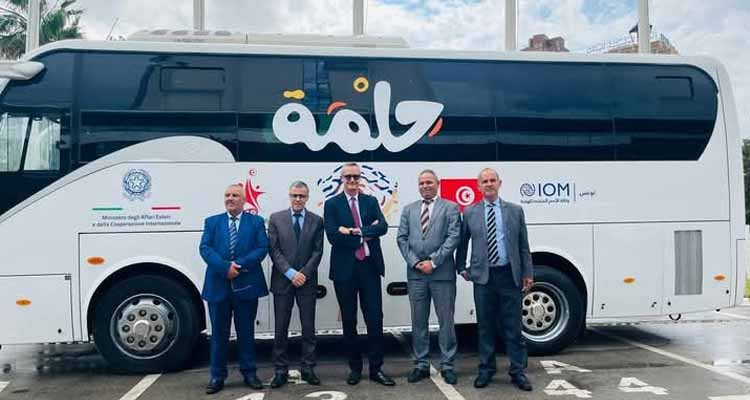 المندوبية الجهوية للشباب والرياضة بمدنين تتحصل على حافلة في شكل هبة