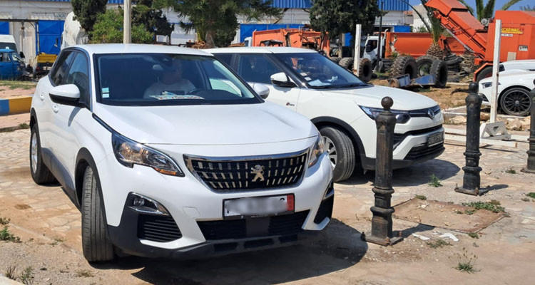 بلدية سوسة تحجز أربع سيارات كانت معروضة للبيع  