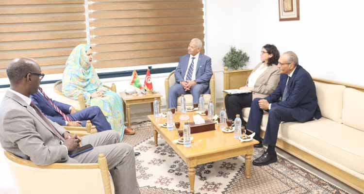وزير التجارة وتنمية الصادرات يستقبل نظيرته الموريتانية 