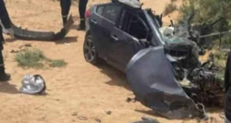 وفاة ثلاثة أشخاص من عائلة واحدة بعد أن دهست سيارتهم شاحنة ليبية