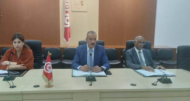 والي أريانة يدعو إلى تكثيف المراقبة على المطاعم والمبيتات الجامعية 