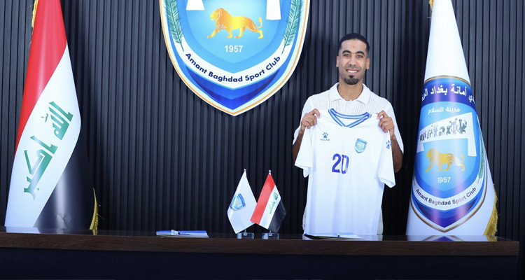 حمدي العبيدي يوقع عقد انتقاله إلى نادي أمانة بغداد  