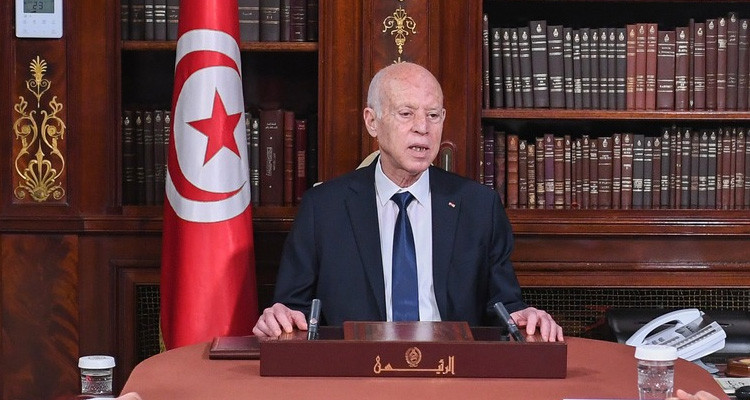 رئيس الدولة يأمر بإدماج مساعدي مدرسي المدارس الاعدادية والمعاهد بالمخابر