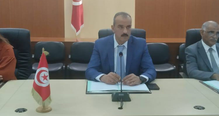 والي أريانة يمنع الانتصاب الفوضوي واستغلال الرصيف المفرط