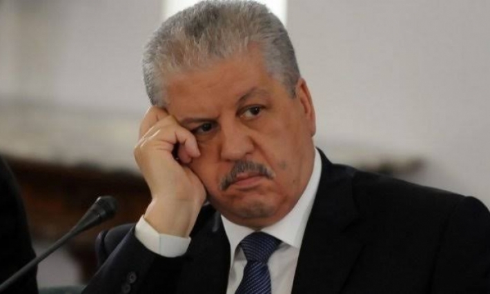 بالفيديو: رئيس الوزراء الجزائري الأسبق يبكي أثناء محاكمته بتهم الفساد