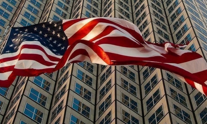  سفارات أمريكية توقف إصدار التأشيرات