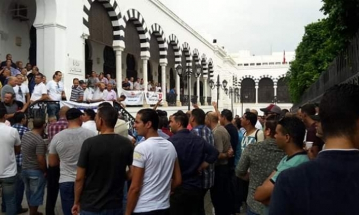 أعوان الديوانة يحتجون ويهددون بالتصعيد