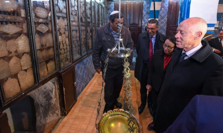 رئيس الجمهورية يزور معبد الغريبة بجربة 