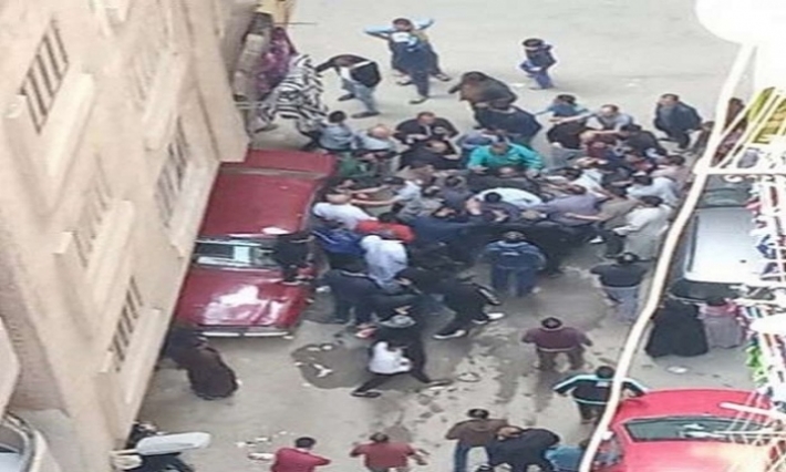مصر: يشق صفوف المصلين ويسدد لإمام الجمعة ثلاث طعنات قاتلة !!