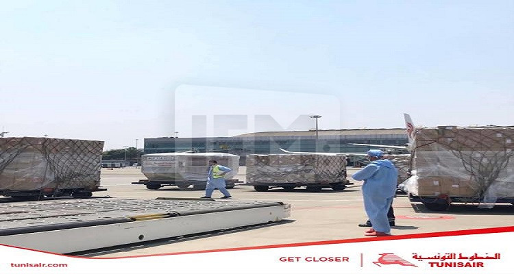 طائرة محملة بالمواد الطبية